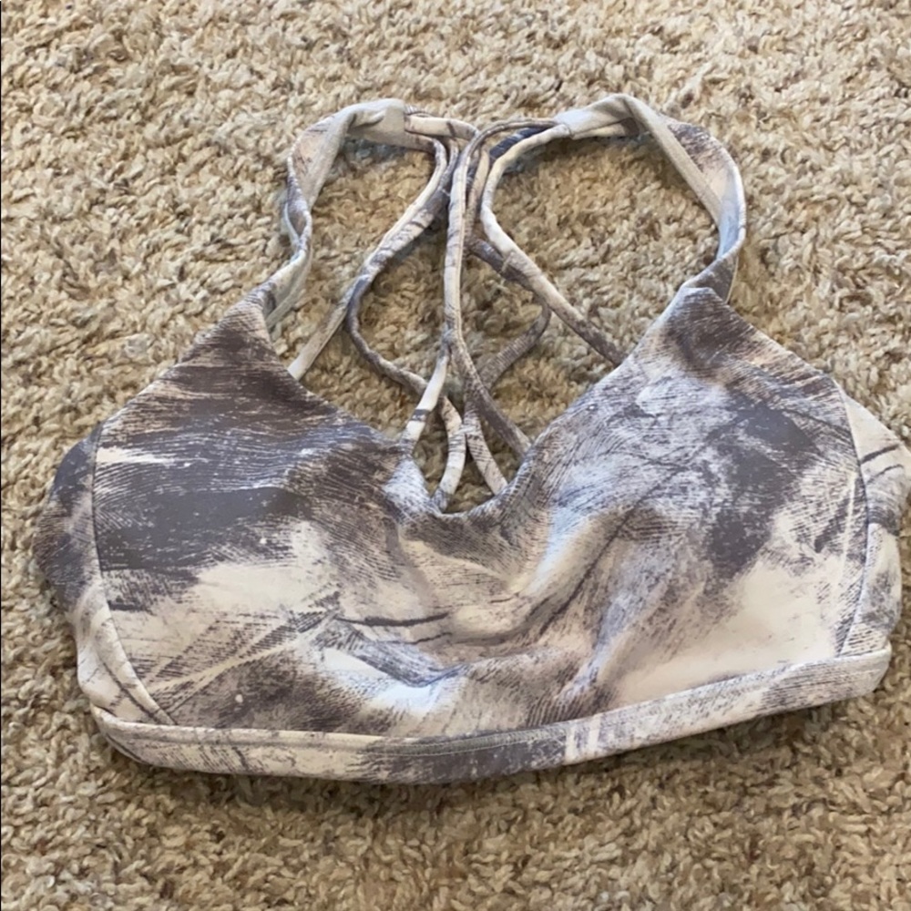 Lululemon free to be wild bra size 4